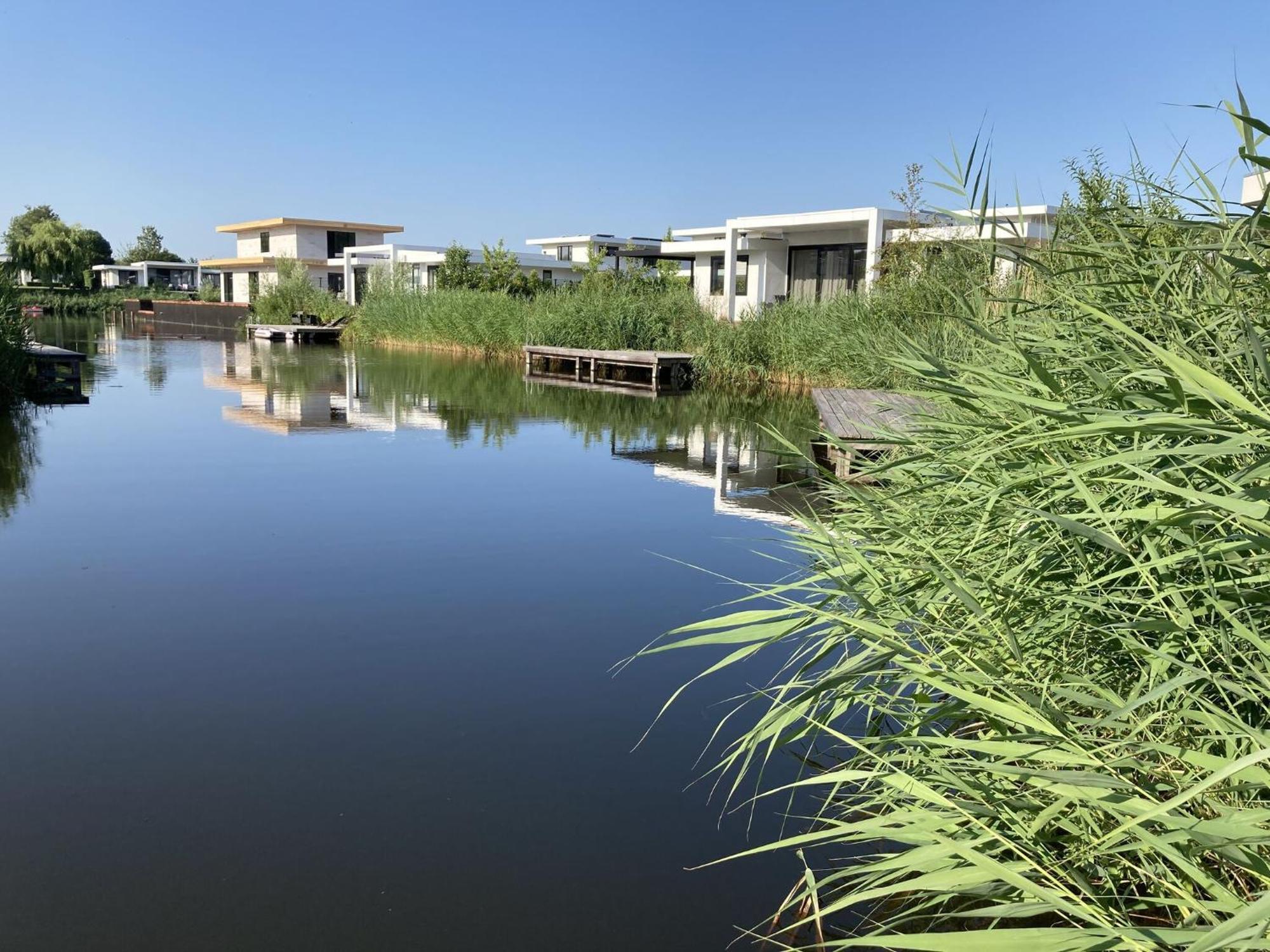 Family Villa With Garden And Jetty Zeewolde Exterior photo