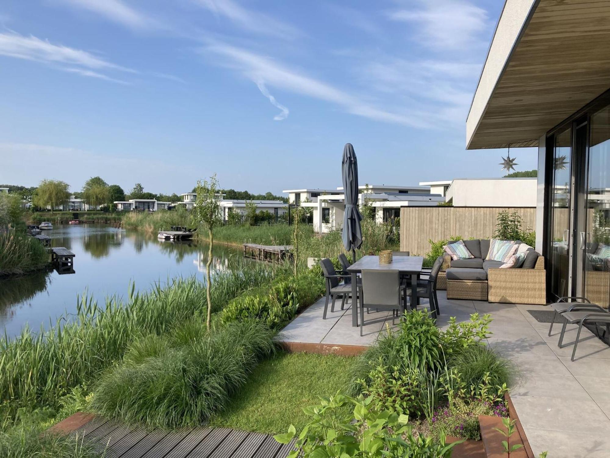 Family Villa With Garden And Jetty Zeewolde Exterior photo